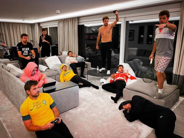 Вавринкино време у кућној изолацији: Није лоше вечерати и са медведом (ФОТО)